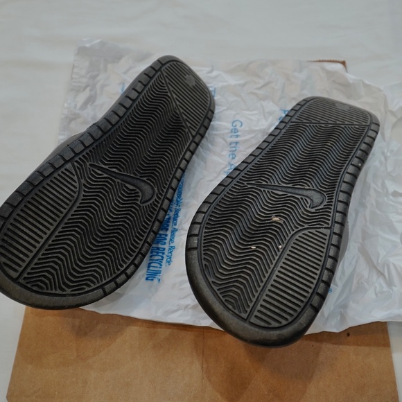 NIKE BENASSI JDI SLIDE MEN BLACK / WHITE - Picture 3 of 6